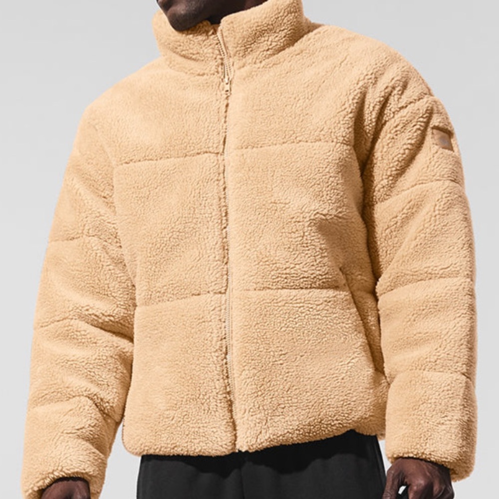 ALO Yoga Men’s Sherpa Stage Puffer Camel (US M Medium)